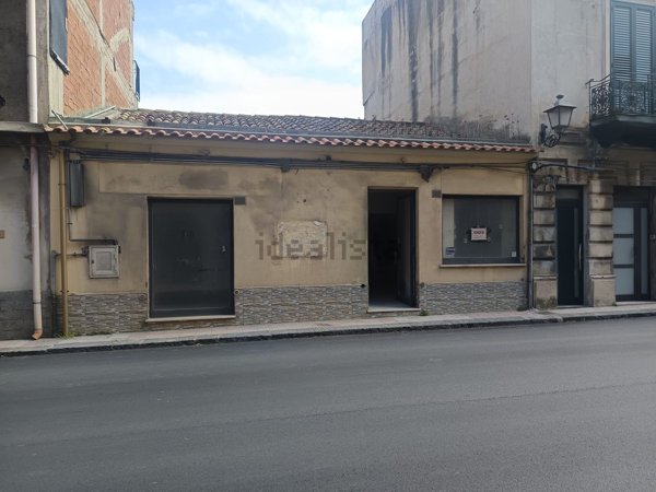 locale commerciale in vendita a Spadafora