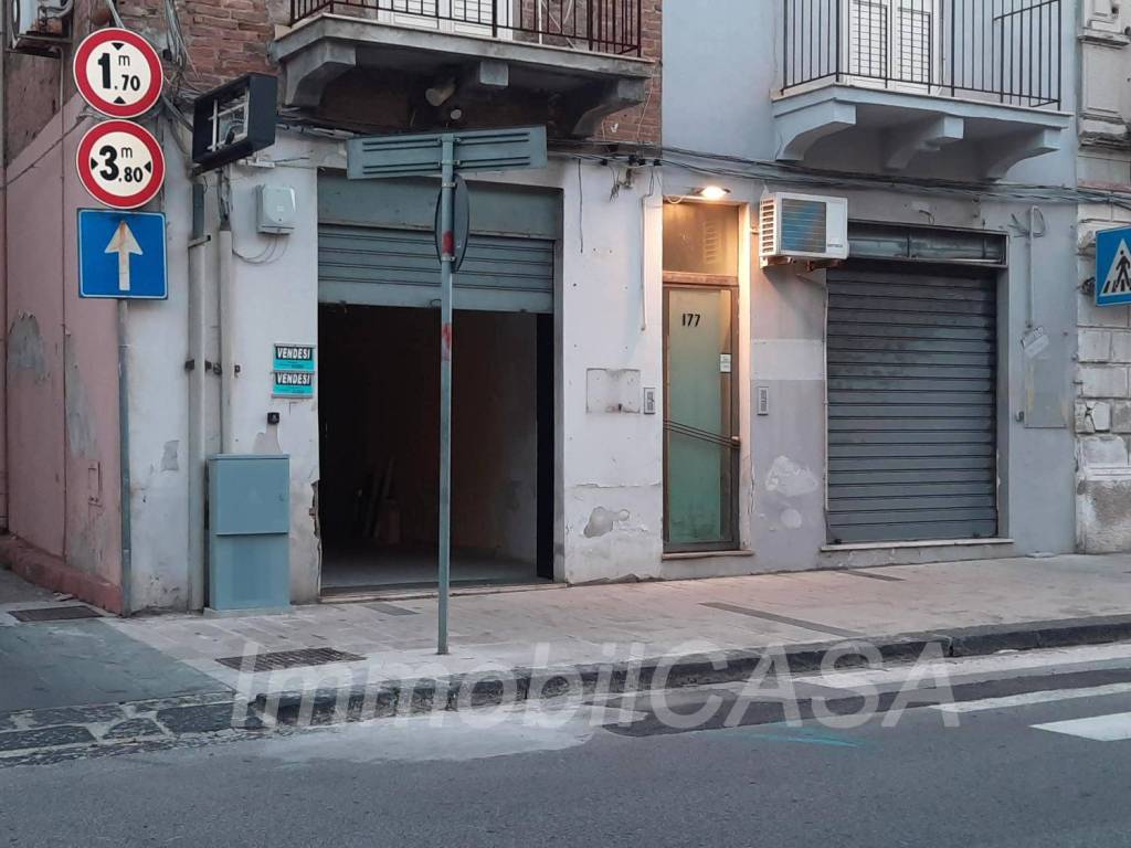 negozio in vendita a Spadafora