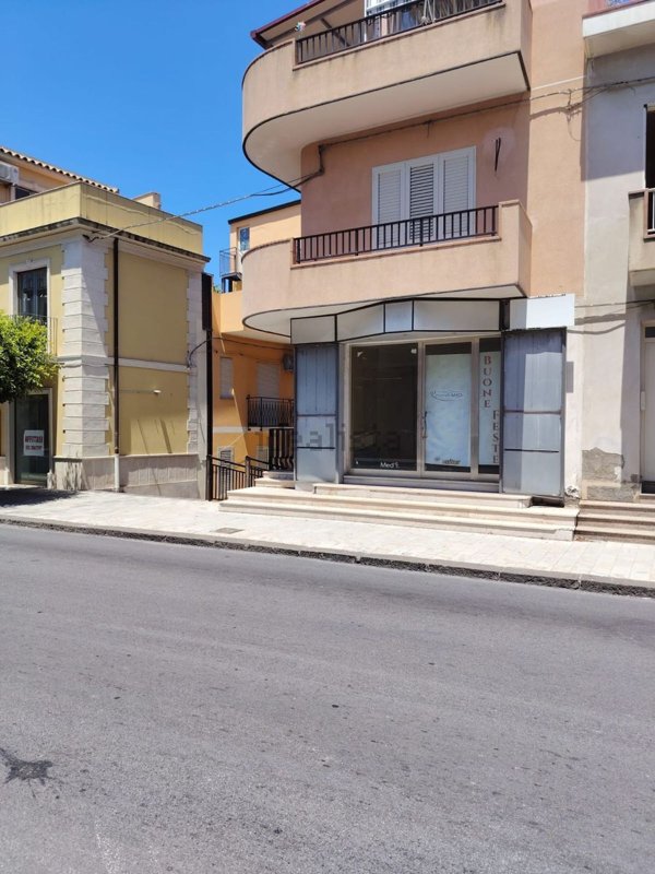 locale di sgombero in vendita a Spadafora