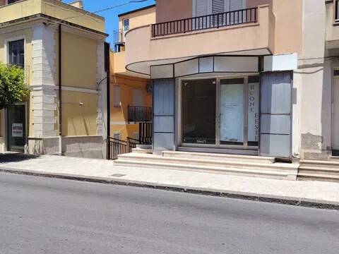 negozio in vendita a Spadafora