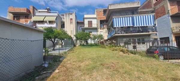 esavano in vendita a Spadafora in zona Grangiara