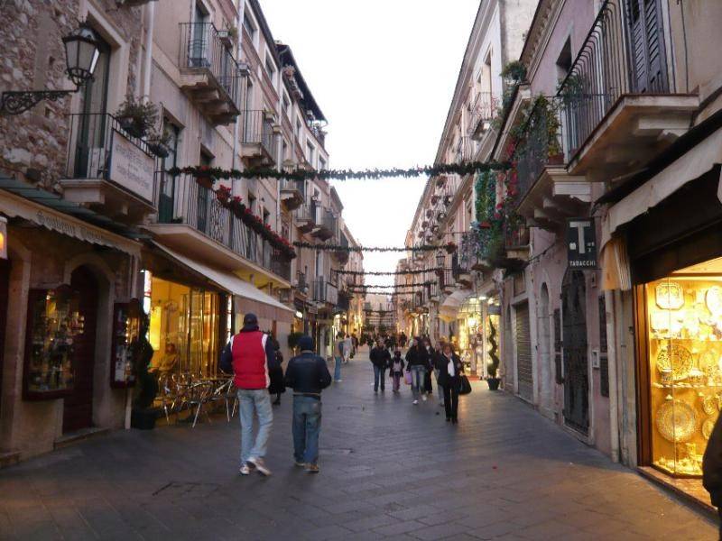 locale commerciale in vendita a Taormina
