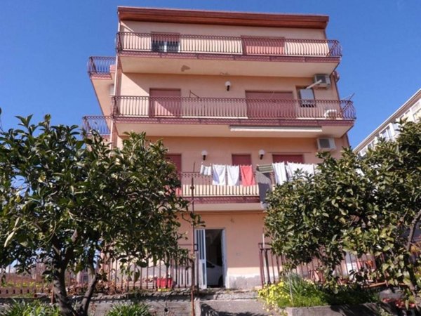 intera palazzina in vendita a Taormina in zona Trappitello