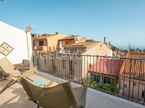 appartamento in vendita a Taormina in zona Mazzarò