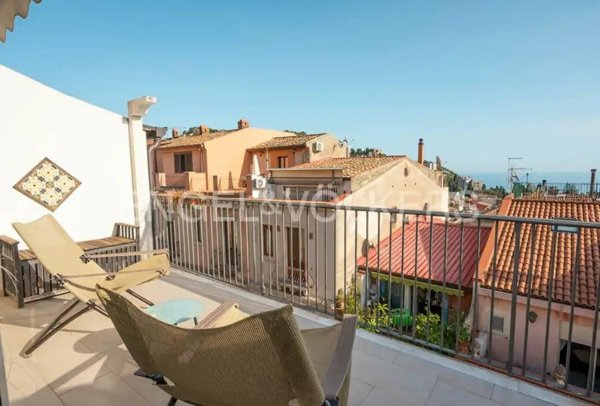 appartamento in vendita a Taormina in zona Mazzarò
