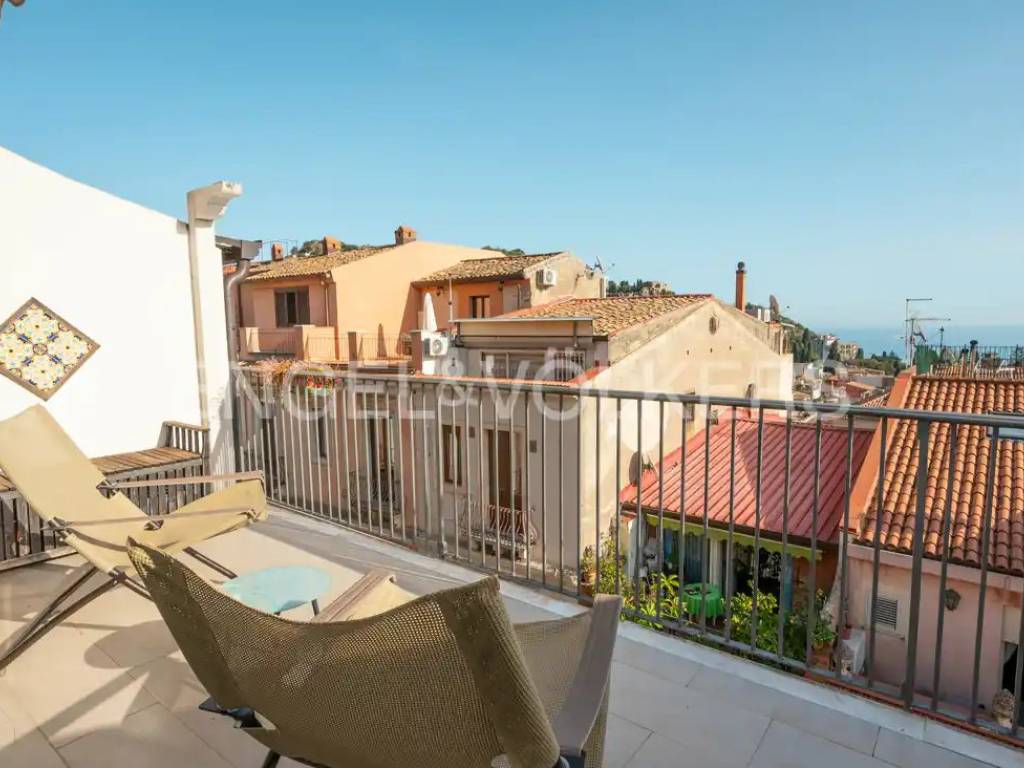 appartamento in vendita a Taormina in zona Mazzarò
