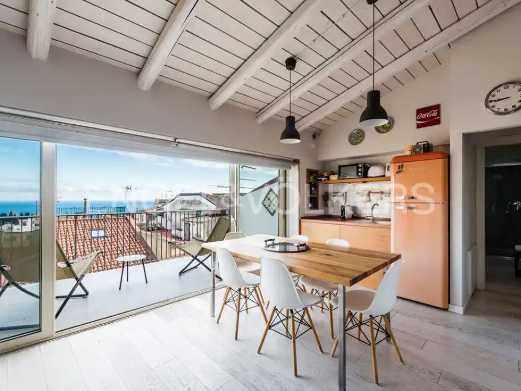appartamento in vendita a Taormina in zona Mazzarò