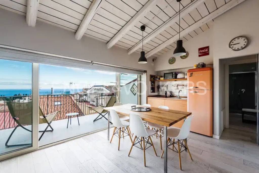 appartamento in vendita a Taormina in zona Mazzarò