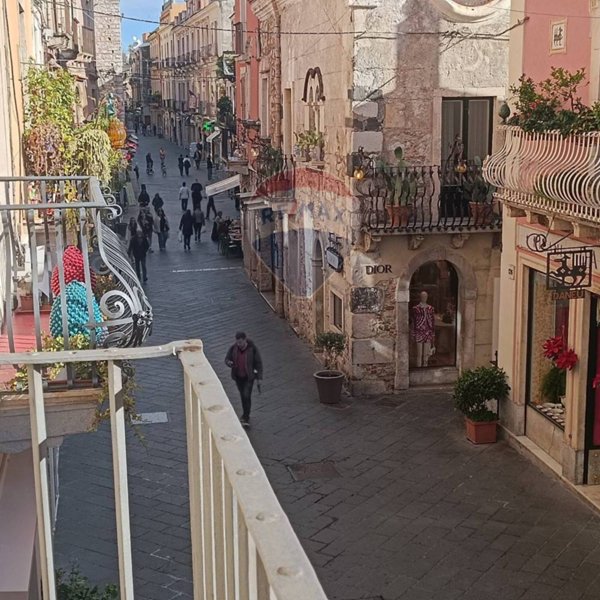 locale commerciale in vendita a Taormina