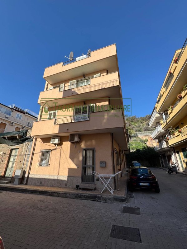 appartamento in vendita a Taormina in zona Mazzeo