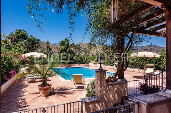 casa indipendente in vendita a Taormina