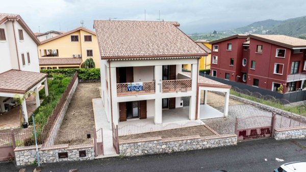 casa indipendente in vendita a Taormina in zona Trappitello
