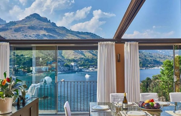 casa indipendente in vendita a Taormina in zona Mazzarò