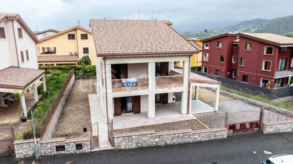 casa indipendente in vendita a Taormina in zona Trappitello