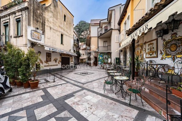locale commerciale in vendita a Taormina