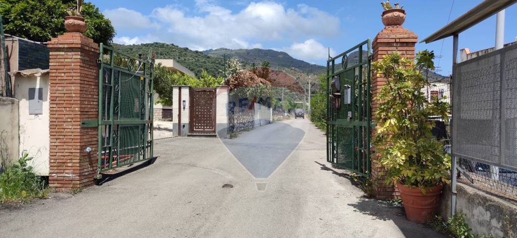 casa indipendente in vendita a Taormina in zona Trappitello