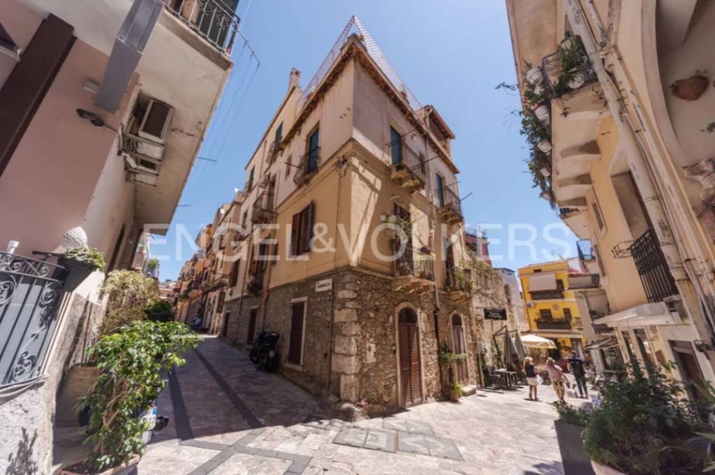 appartamento in vendita a Taormina in zona Villagonia