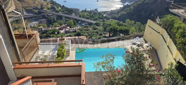 appartamento in vendita a Taormina in zona Mazzarò