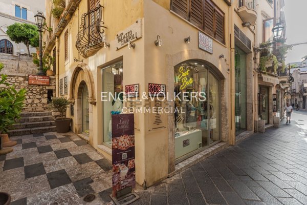 locale commerciale in vendita a Taormina