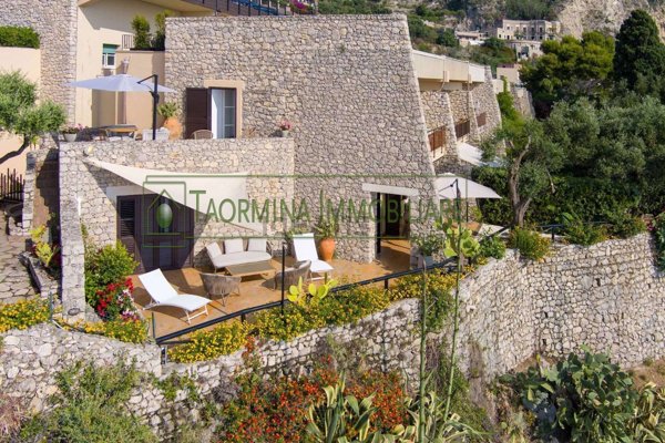appartamento in vendita a Taormina in zona Mazzarò