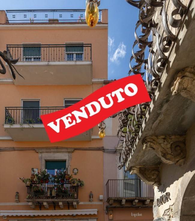 intera palazzina in vendita a Taormina in zona Villagonia