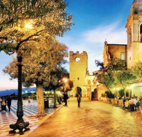 intera palazzina in vendita a Taormina