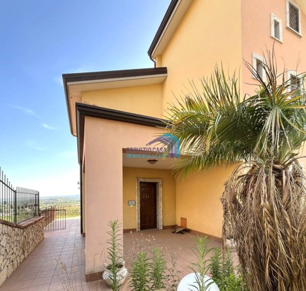 casa indipendente in vendita a Taormina in zona Trappitello