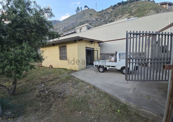 locale commerciale in vendita a Taormina