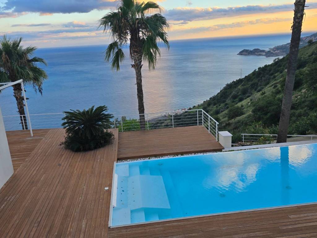 casa indipendente in vendita a Taormina