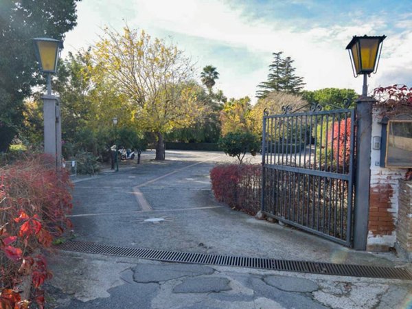 negozio in vendita a Taormina in zona Trappitello