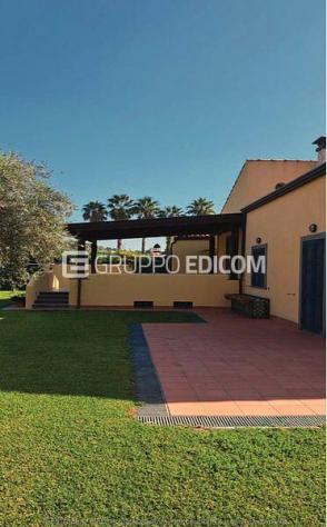 locale commerciale in vendita a Taormina in zona Trappitello