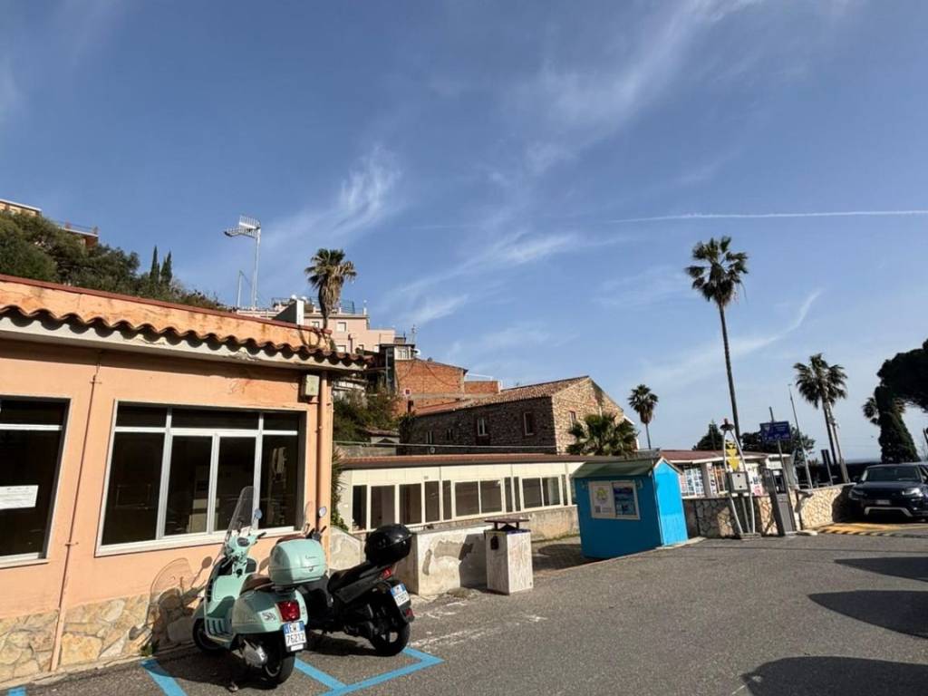 negozio in vendita a Taormina in zona Mazzarò