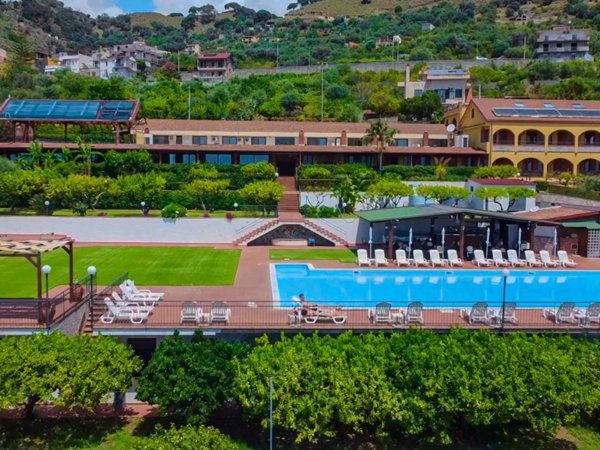 negozio in vendita a Taormina in zona Mazzeo