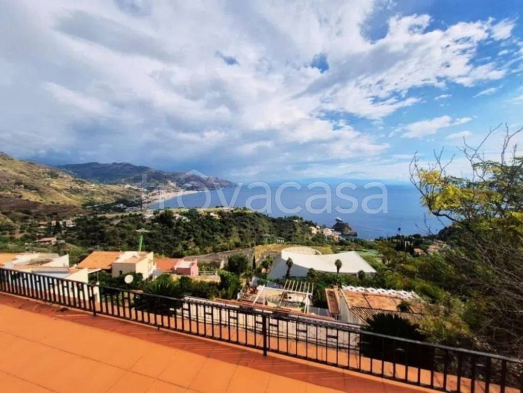 appartamento in vendita a Taormina in zona Spisone