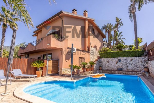 casa indipendente in vendita a Taormina in zona Trappitello