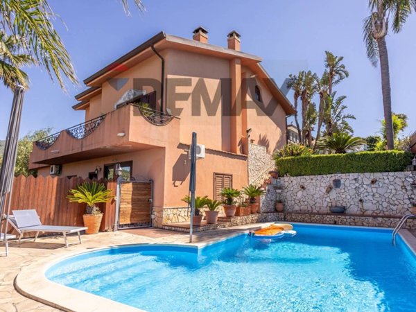 casa indipendente in vendita a Taormina in zona Trappitello