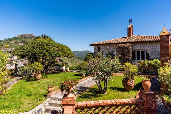 casa semindipendente in vendita a Taormina