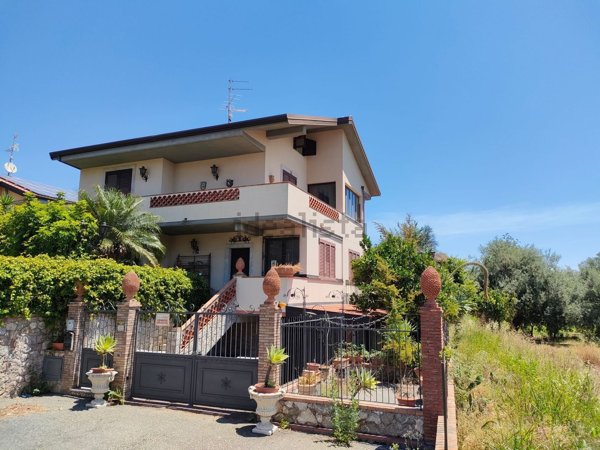 casa indipendente in vendita a Taormina in zona Trappitello