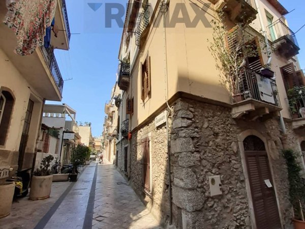 appartamento in vendita a Taormina in zona Villagonia