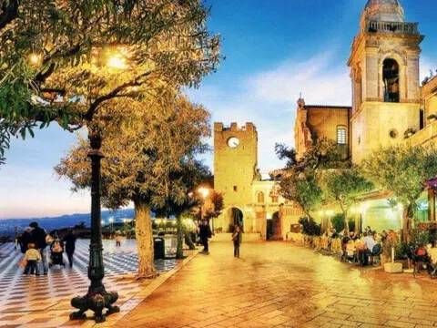 intera palazzina in vendita a Taormina in zona Spisone