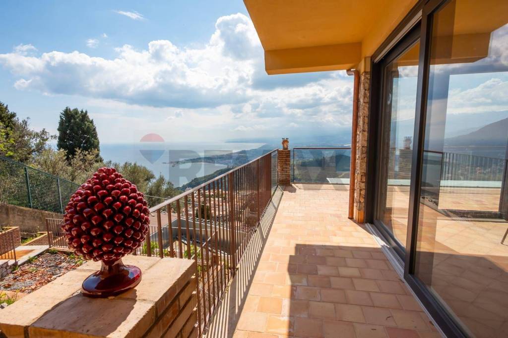 appartamento in vendita a Taormina in zona Spisone