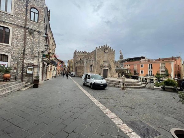 locale commerciale in vendita a Taormina in zona Villagonia