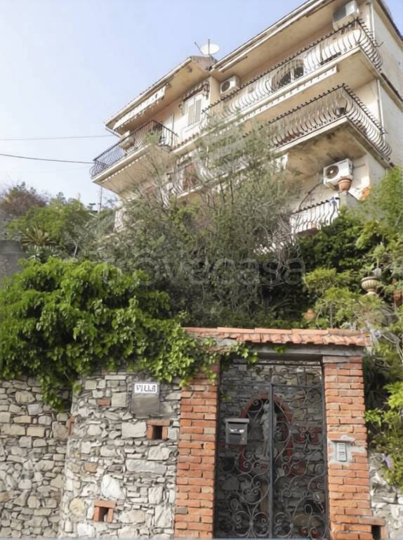 appartamento in vendita a Taormina in zona Spisone
