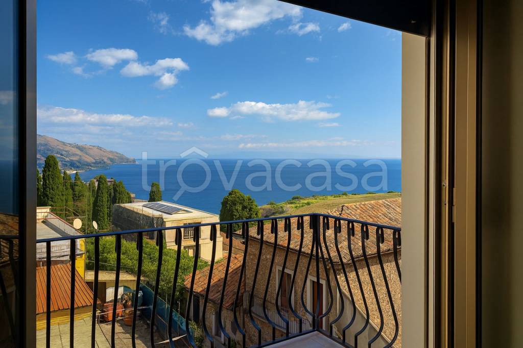 appartamento in vendita a Taormina in zona Spisone