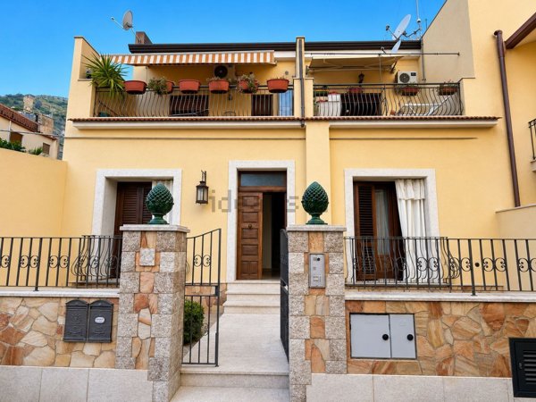 appartamento in vendita a Taormina in zona Villagonia