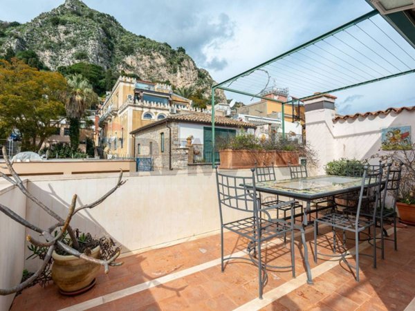 appartamento in vendita a Taormina in zona Villagonia