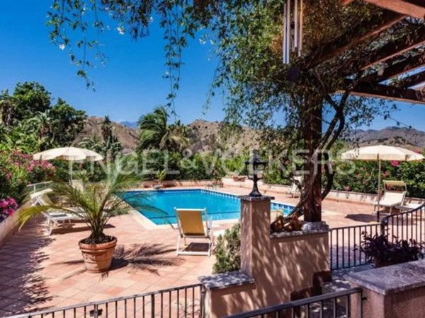 casa indipendente in vendita a Taormina