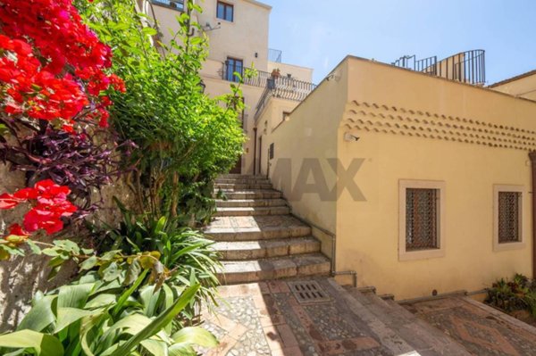 casa indipendente in vendita a Taormina in zona Villagonia