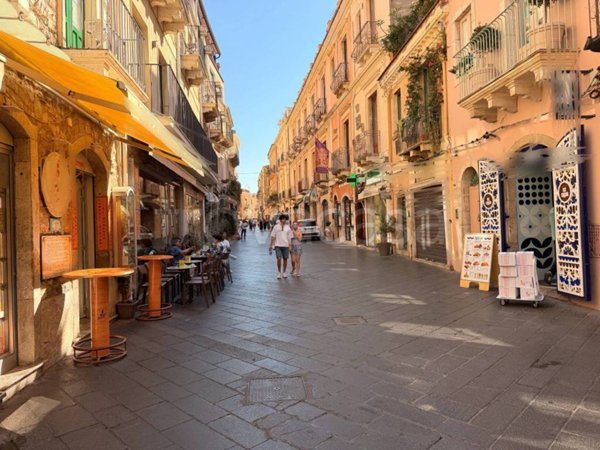 negozio in vendita a Taormina in zona Villagonia
