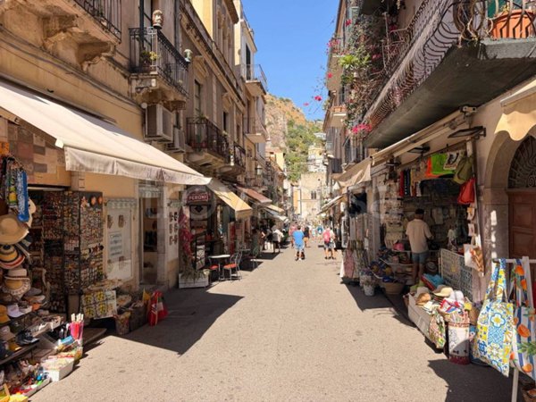 appartamento in vendita a Taormina in zona Villagonia